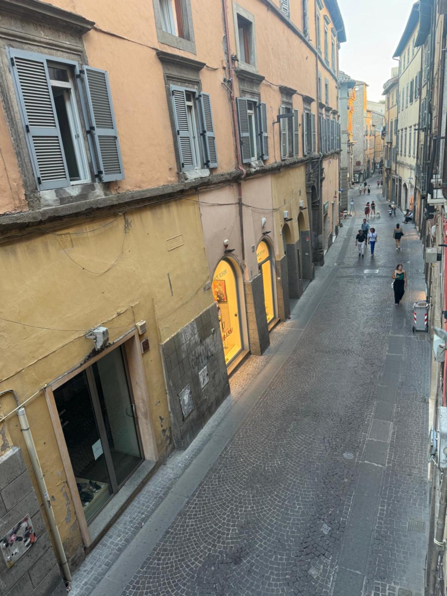 Antica Residenza Del Corso Viterbo Appartamento Vittorio Emanuele Luaran gambar